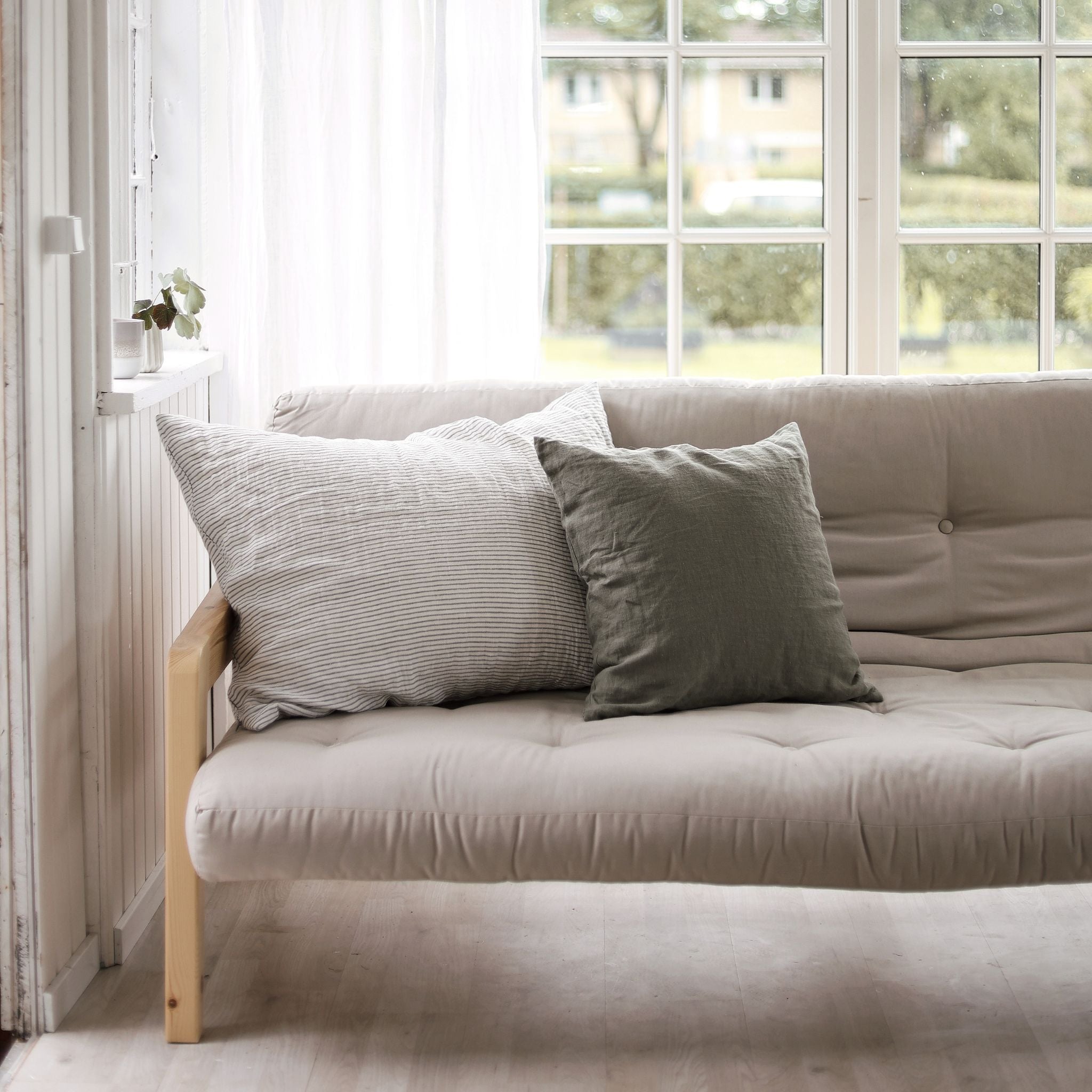 Prydnadskudde i linne - Stripe